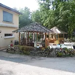 Les Paillotes مكان تخييم Payrac