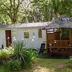 Les Paillotes مكان تخييم *