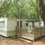 Les Paillotes مكان تخييم *