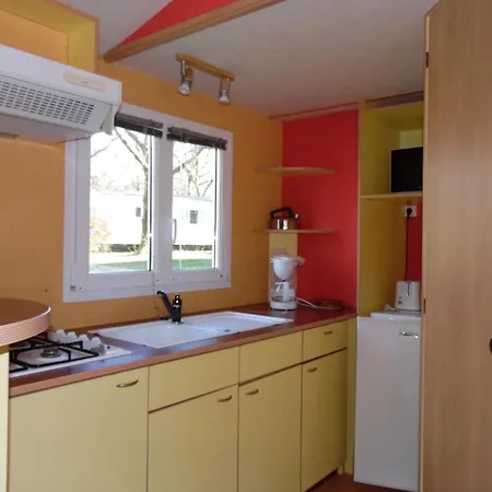 Les Paillotes Κάμπινγκ *